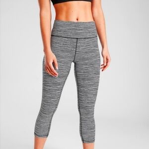 Athleta Ultimate Linear Lines Capri Pant Leggings Black White Small